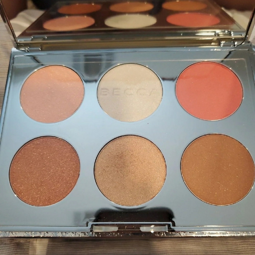 Becca Apri Skii Glow Face Make Up Palette